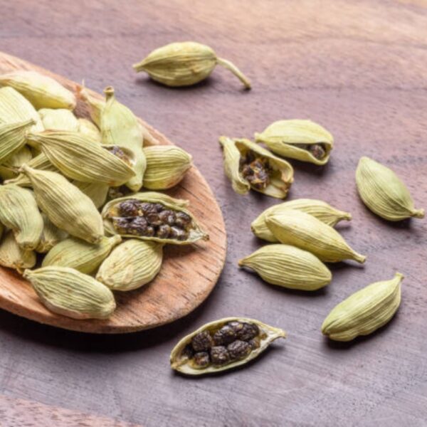 Green Cardamom (سبز الائچی)